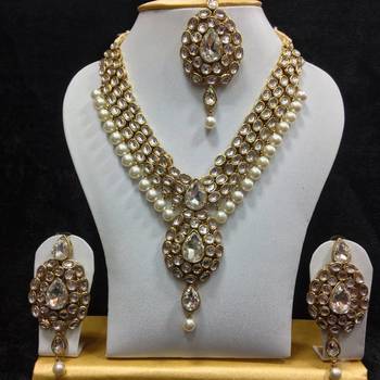 Dazzling Kundan Set in White with Pearls 1