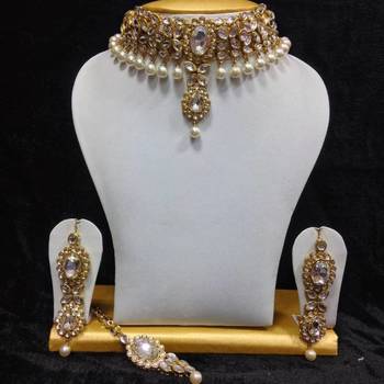 Close Neck Style Kundan Jewelry in White and Pearls 1