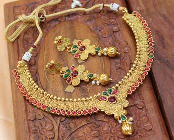 Gorgeous Gold Plated Necklace With Earrings 1
