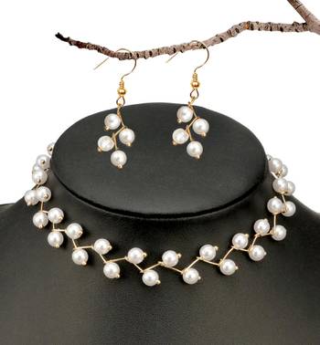 New Elegant Jewelry Simulated Pearl Clavicle Chain Necklace For Woman Simple Chokers Necklaces 1