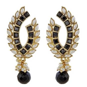 Black pearl pearl studs 1