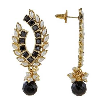 Black pearl pearl studs 2