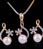 Beautiful pearl pendant set with chain