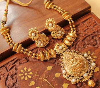 Gorgeous Nagaas Pearl Lakshmi Necklace Set 1