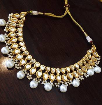 Kundan And Pearls Elegant Choker Necklace 1