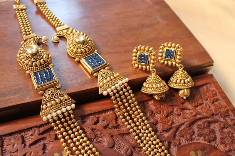 Awesome Designer Blue Mango Mugappu Short Haar Set