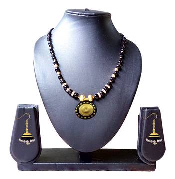 Beautiful  Black and Gold Necklace and Earring Set 2