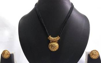 Black thread manglasutra necklace set 1