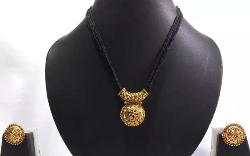 Black thread manglasutra necklace set