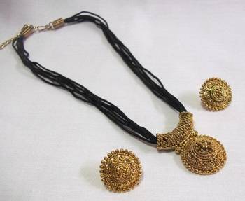 Black thread manglasutra necklace set 2