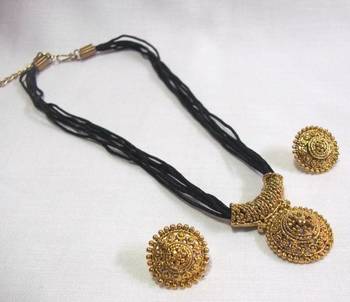 Black thread manglasutra necklace set 3