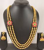 Splendid Multilayer Kemp Green Necklace Set