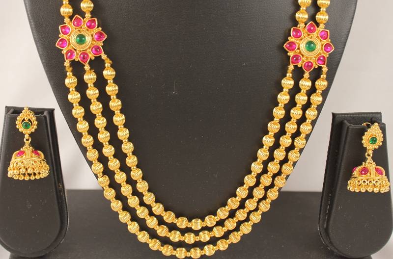 Splendid Multilayer Kemp Green Necklace Set