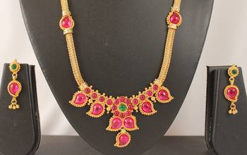 Splendid Goldplated Kemp Green Necklace Set 2