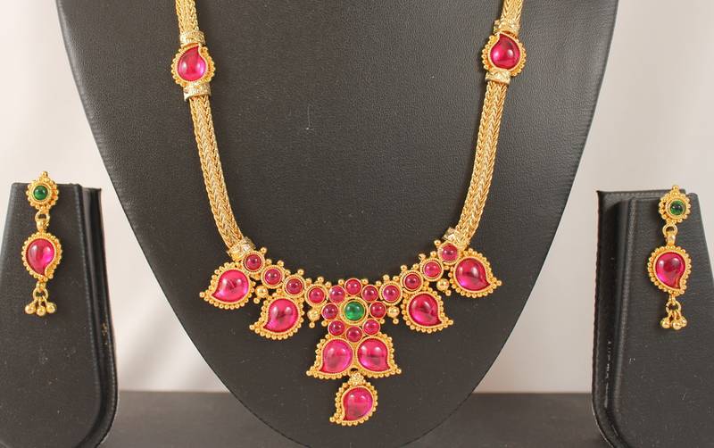 Splendid Goldplated Kemp Green Necklace Set