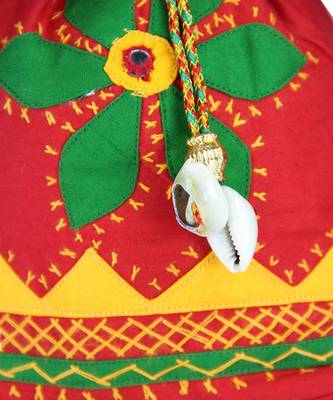 Womens Cottage Red Cotton Medium Patch Work Batwa Purse 3