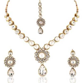 White Stone Exotic Gold Finishing Necklace Set With Maang Tikka 2