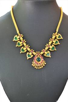 Green Palakka Necklace With Eight Palakka