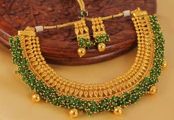Royal Antique Green Cluster Necklace Set 1