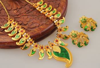 Mesmerising Handmade Green Mango Necklace Set 1
