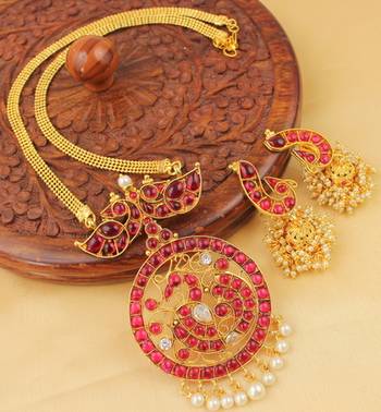 Splendid Antique Kemp Peacock Necklace Set 1