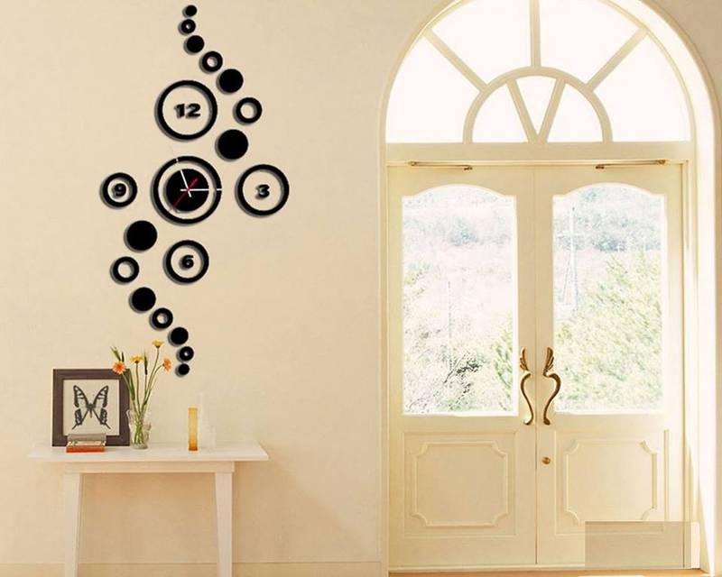 black raound wall clock