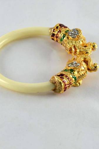 Striking Strechable Bangles