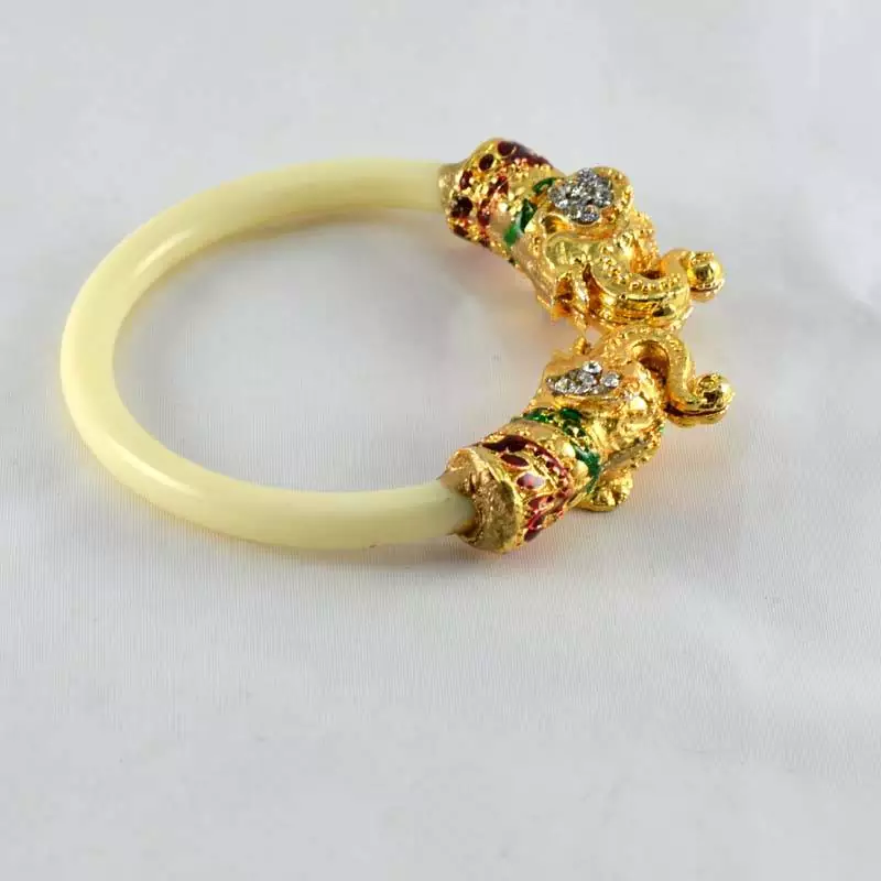 Striking Strechable Bangles