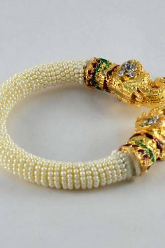 Exclusive Strechables Moti Bangles