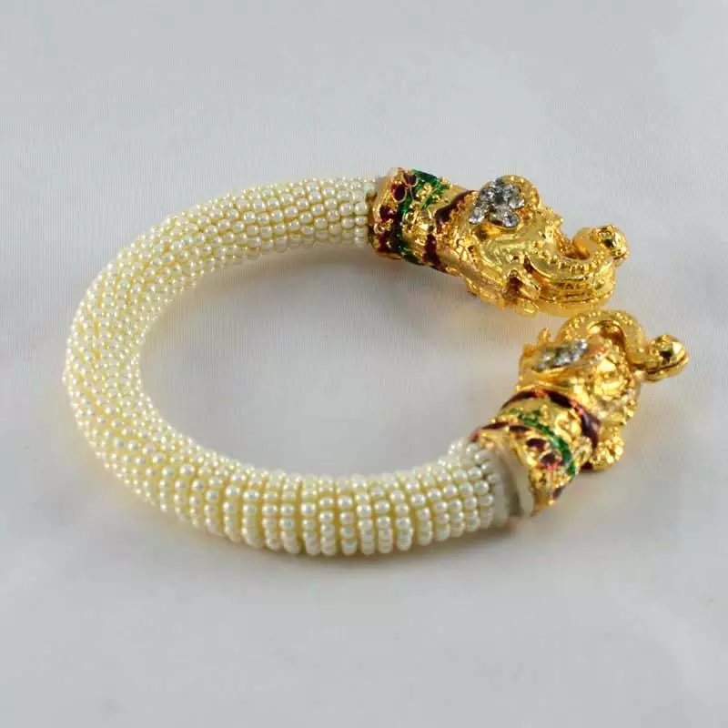 Exclusive Strechables Moti Bangles