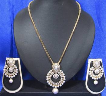 White drop pearl pendant necklace set 1