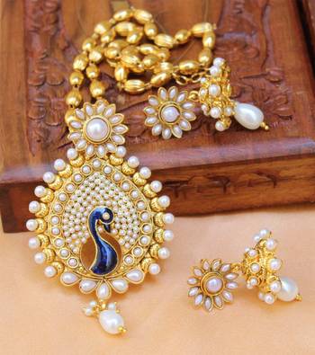Beautiful Designer Gold Plated Peacock Pendant Set With Chain 1