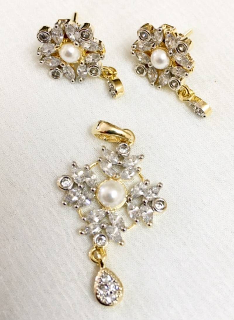 American diamond pendant set