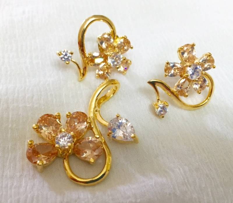 American diamond pendant set