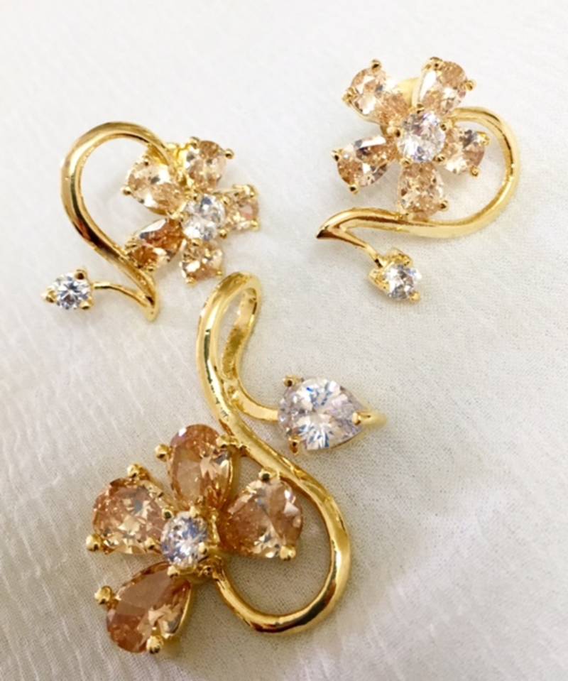 American diamond pendant set