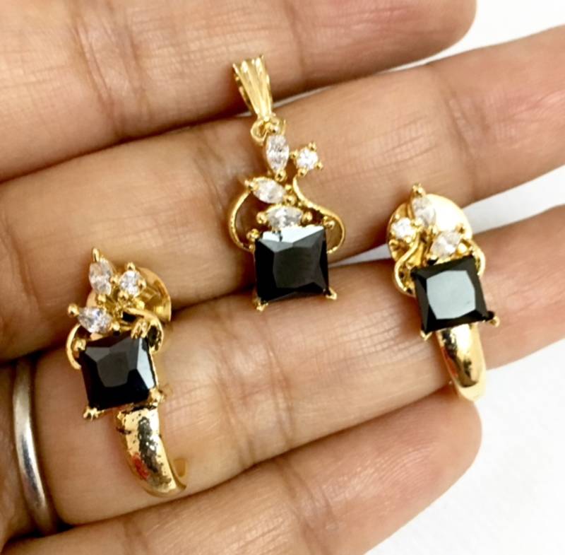 American diamond pendant set