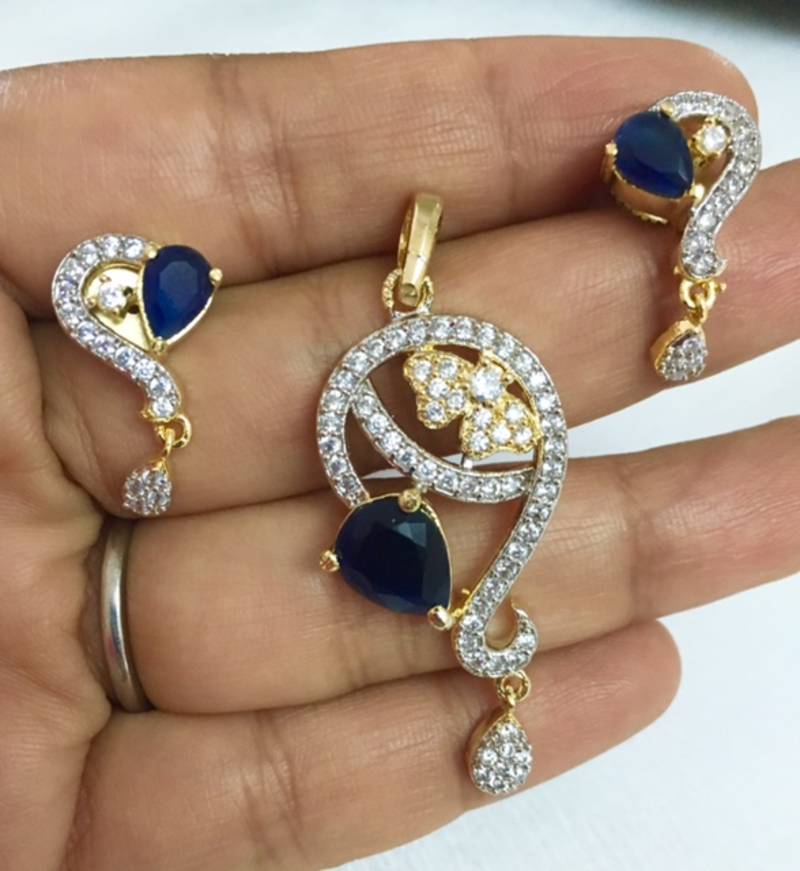 American diamond pendant set