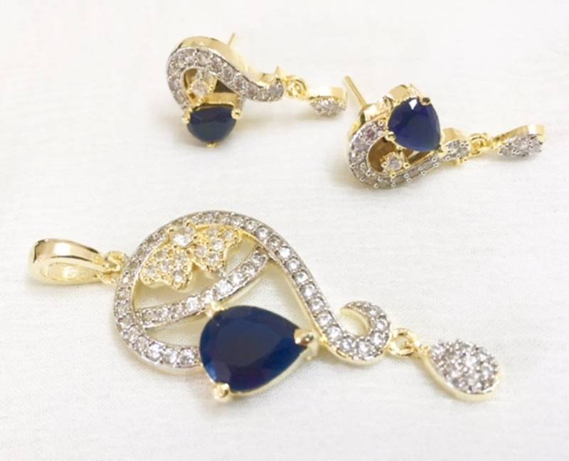 American diamond pendant set