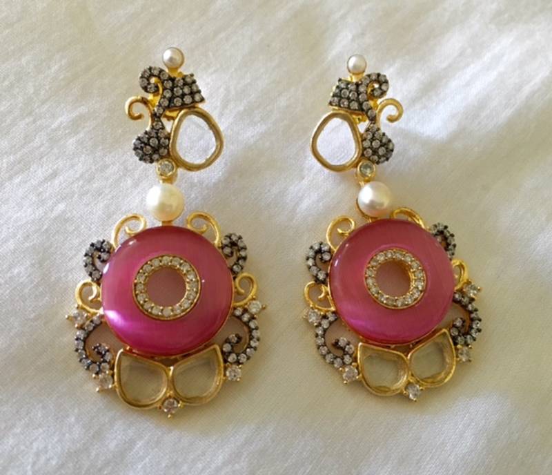 Gorgeous antique earrings in pink stone