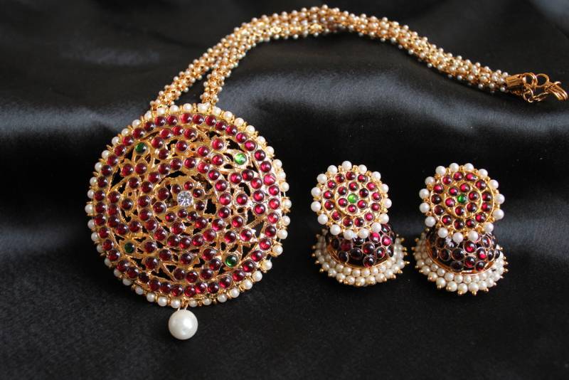 Lovely Kemp Designer Temple Necklace Set 