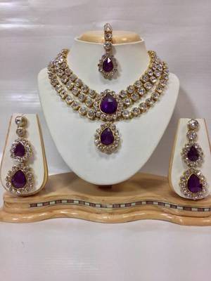 Three Chain Crystal Necklace Set in 