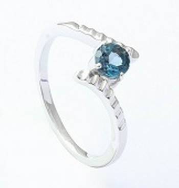 Sterling Silver Ring With Blue Topaz Gemstone 1