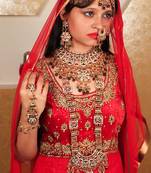 Glittery Red and Green Eight Pieces Bridal set