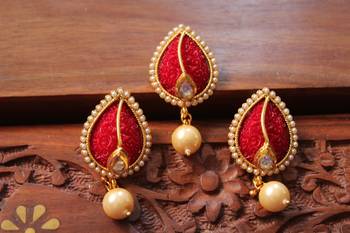 Lovely Designer Rose Carved Maroon Pendant Set 1