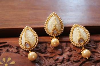 Lovely Designer Rose Carved Pearl Pendant Set 1