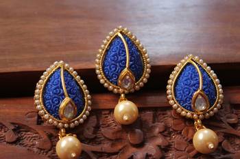Lovely Designer Rose Carved Blue Pendant Set 1