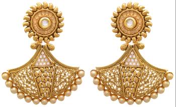 Gold Pearl studs 1