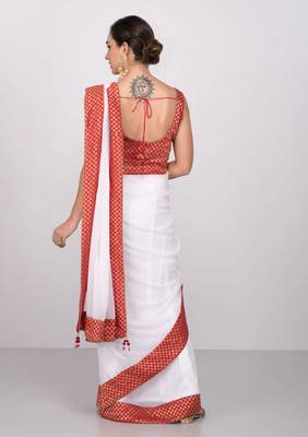 White plain Georgette saree With Blouse 2