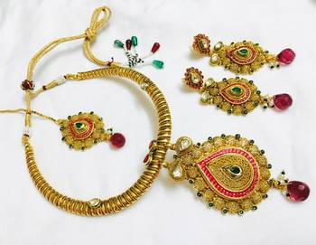 Hasli necklace set in Polki 1
