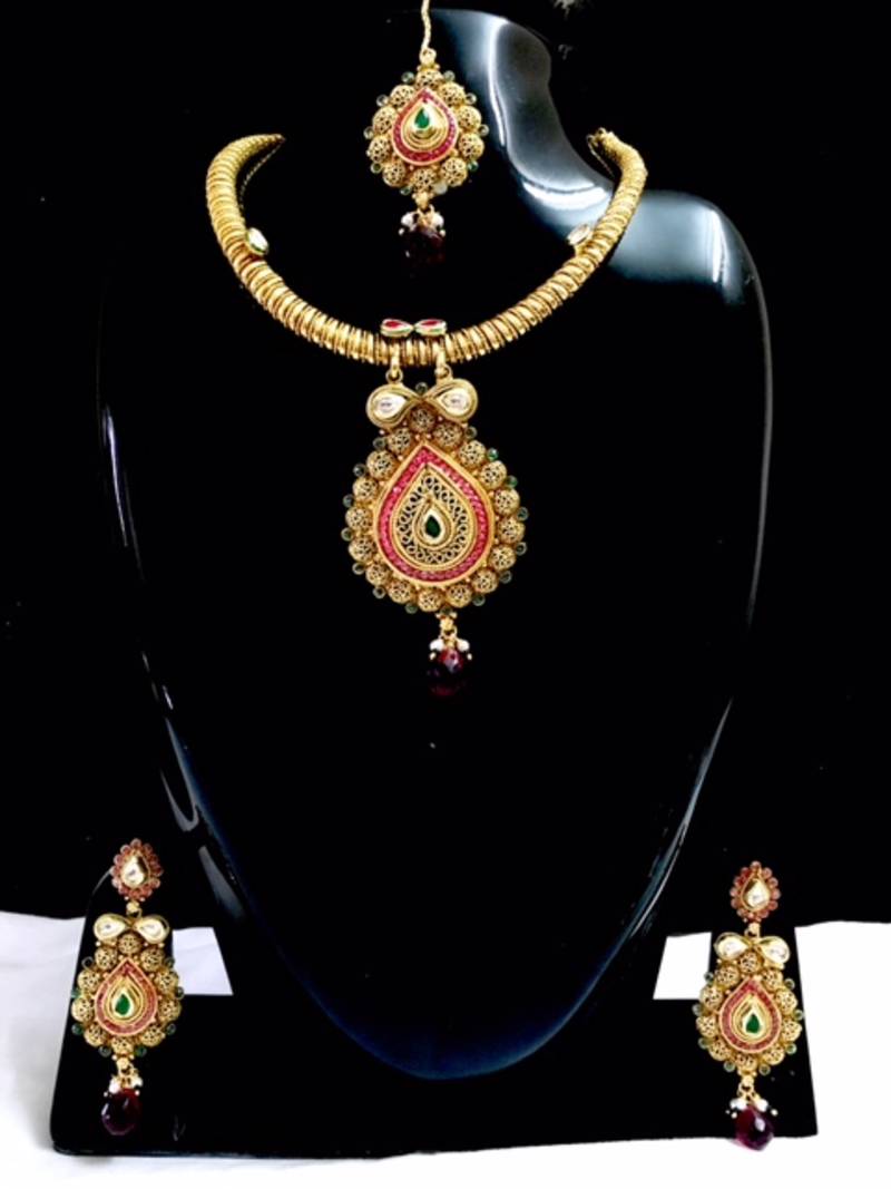 Hasli necklace set in Polki